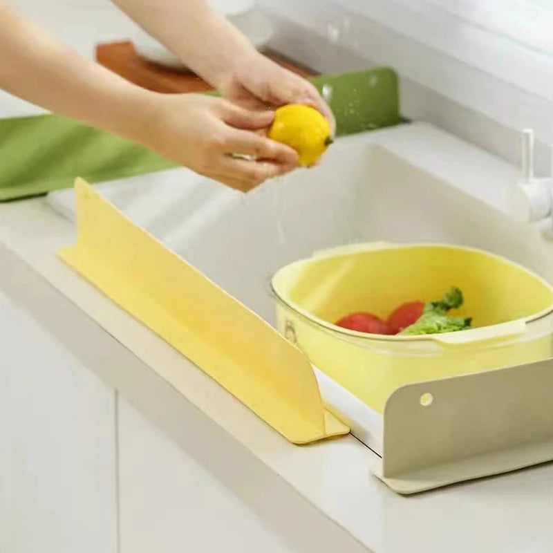 1PC Silicone Sink Baffle Splash Guard with Suction Cup Pool To Protect Clothes From Splashing Water Baffle