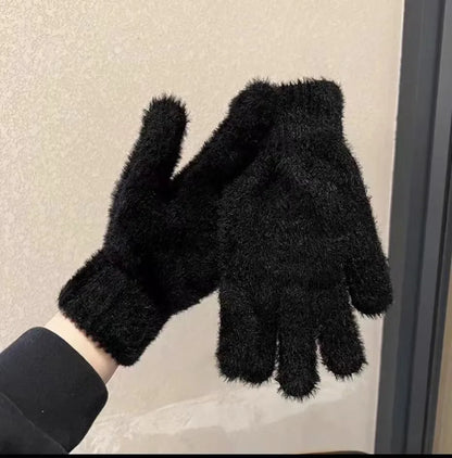 Fashionable Half Finger Gloves Suitable for Women's Soft and Warm Winter Luxurious Solid Color Plush Knitted Fingerless Gloves